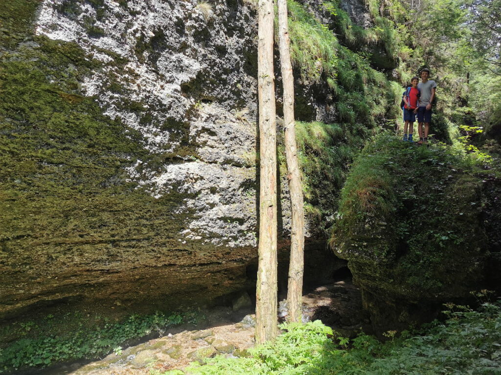 ... und auch mal einen der Felsen besteigen - eine Freude in der Marienklamm mit Kindern