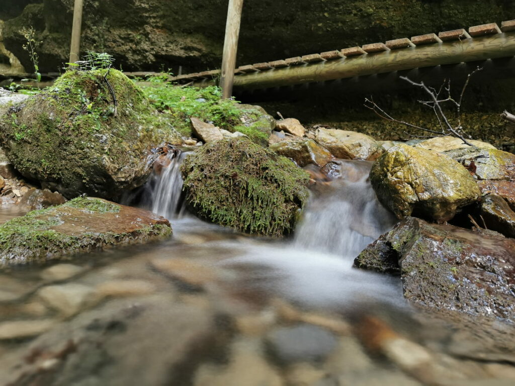 Klein und doch beeindruckend - das Bächlein in der Klamm