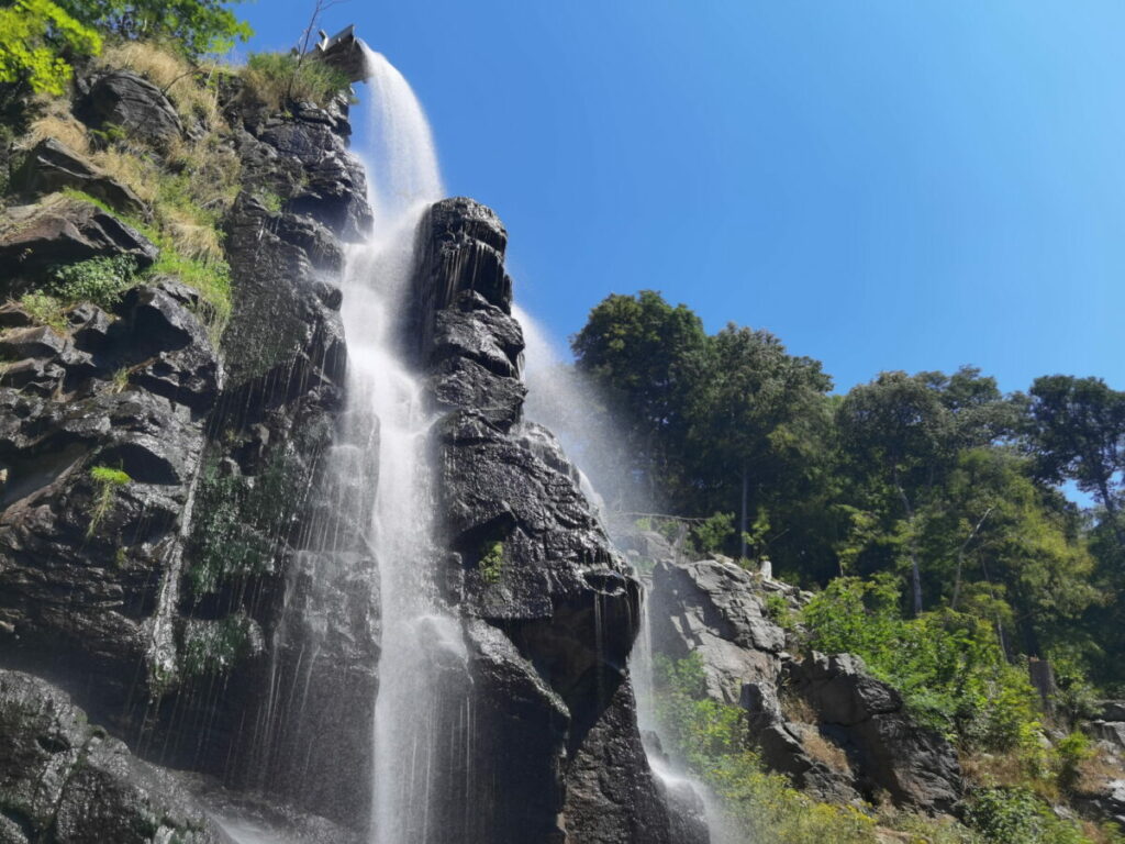 Naturwunder Deutschland - der 58 Meter hohe Trusetaler Wasserfall in Thüringen